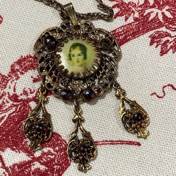 Victorian Style Vintage Necklace 23” Chain - Picture 3 of 3